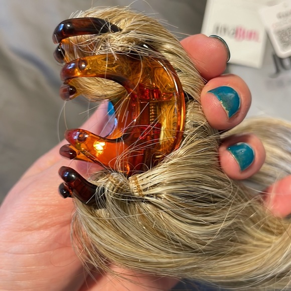 COPY - JuvaBun Clip-In Ponytail in Light Blonde - Picture 4 of 6